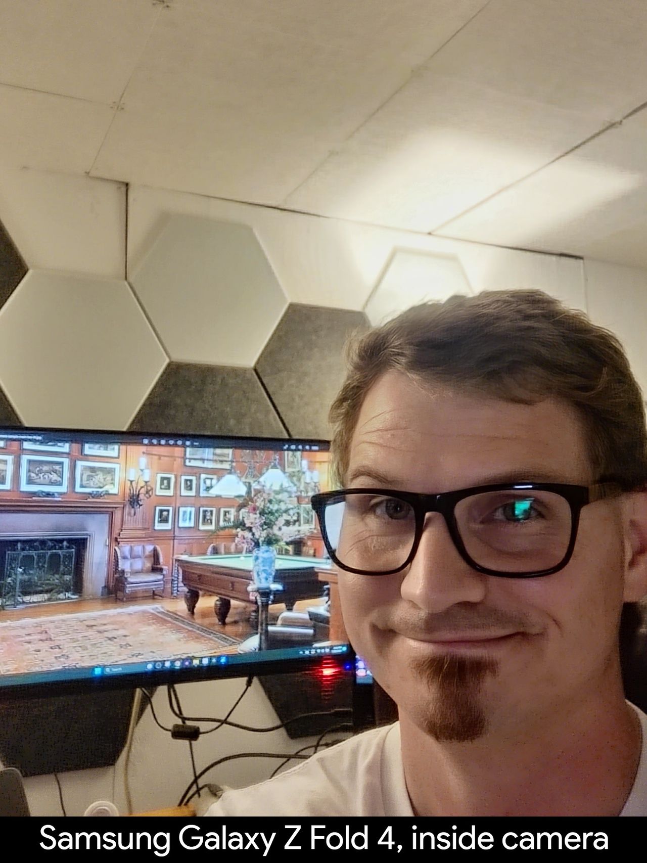 Samsung Galaxy Z Fold 4 inside camera sample to compare to the Galaxy Z Fold 5