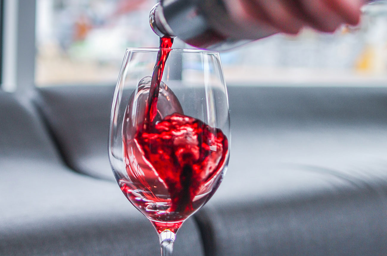 red-wine-pouring-zachariah-hagy-8_tZ-eu32LA-unsplash-2.jpg