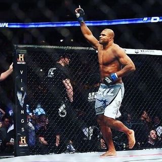 Alistairovereem Instagram UFC Celebrate In Octagon