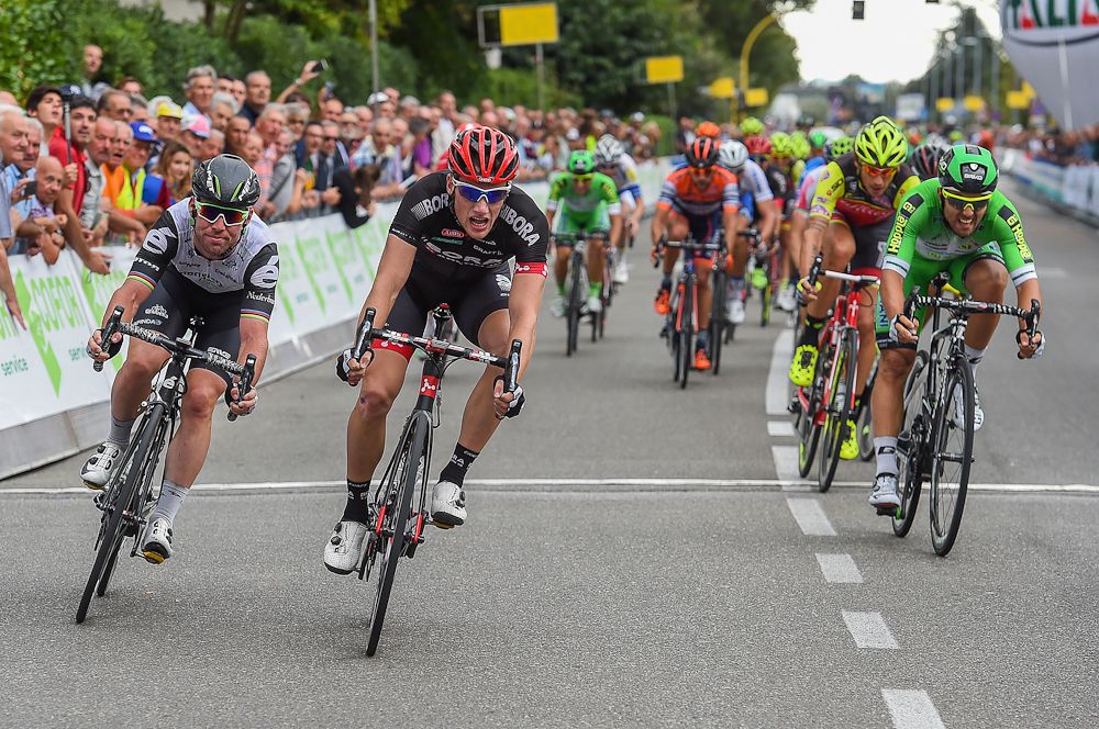 Sam Bennett wins stage 2 at the Giro della Toscana