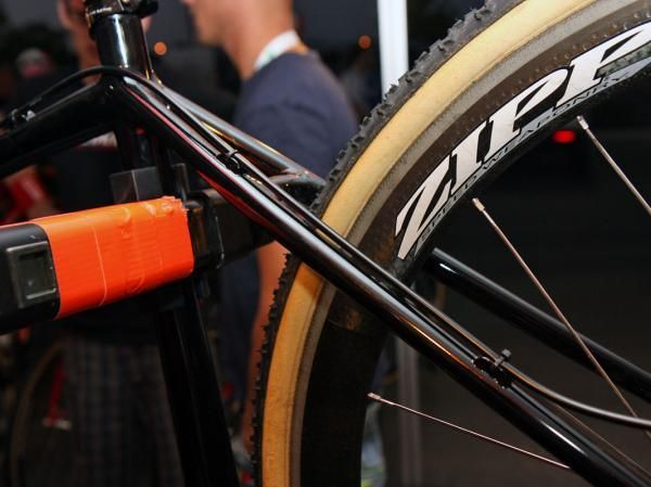 The revised seat stays on Todd Wells' custom Specialized CruX omits the cantilever bosses and instead sports guides for full-length housing.