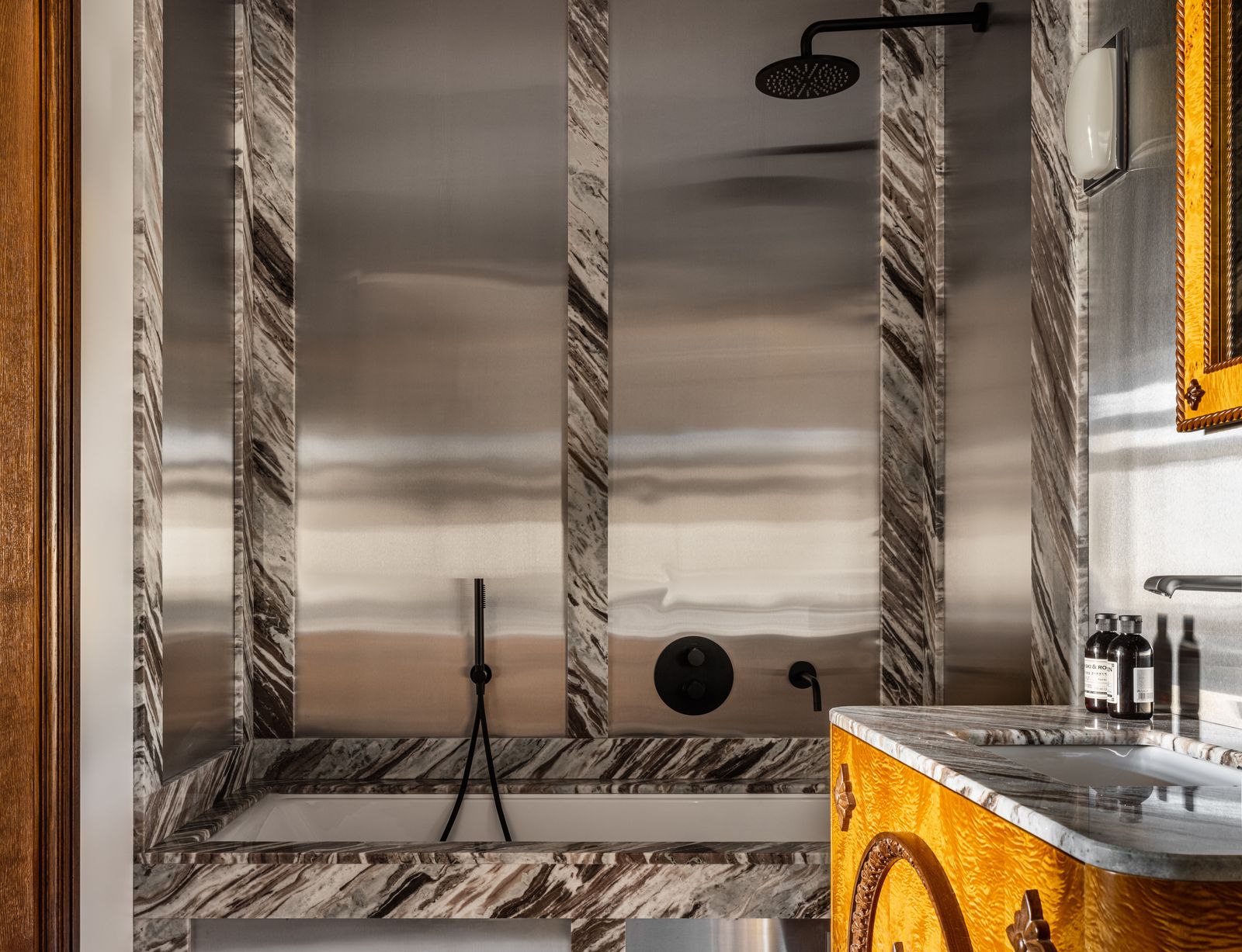 5 Shower Bathtub Ideas — A Bathroom Combo Experts Love | Livingetc