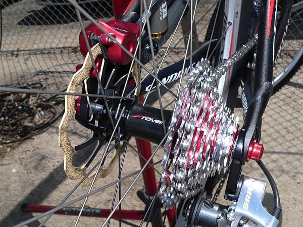 Killeen swapped his Stan's wheels from last year to Specialized Roval Contr&oacute;le hoops.