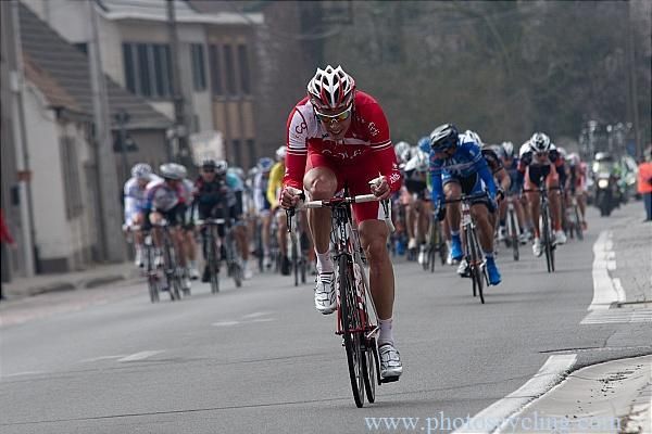Rein Taaramae (Cofidis) launches an attack