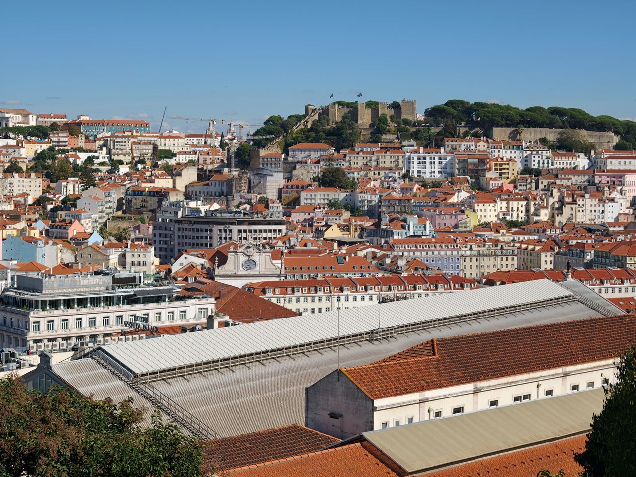 Oppo Find X10 Pro Max image sample gallery: Lisbon vista from elevated vantage point, including Libson castle