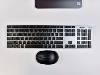 The Dell Premier Wireless Keyboard and Mouse (KM717) is a great inclusion with the XPS 27.