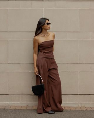 Summer Trouser Trends: @michellelin.lin wears a pair of ultra-wide leg brown trousers