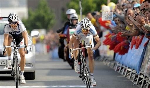 Fabian Wegmann (Milram) wins the Eschborn-Frankfurt City Loop ahead of Karsten Kroon