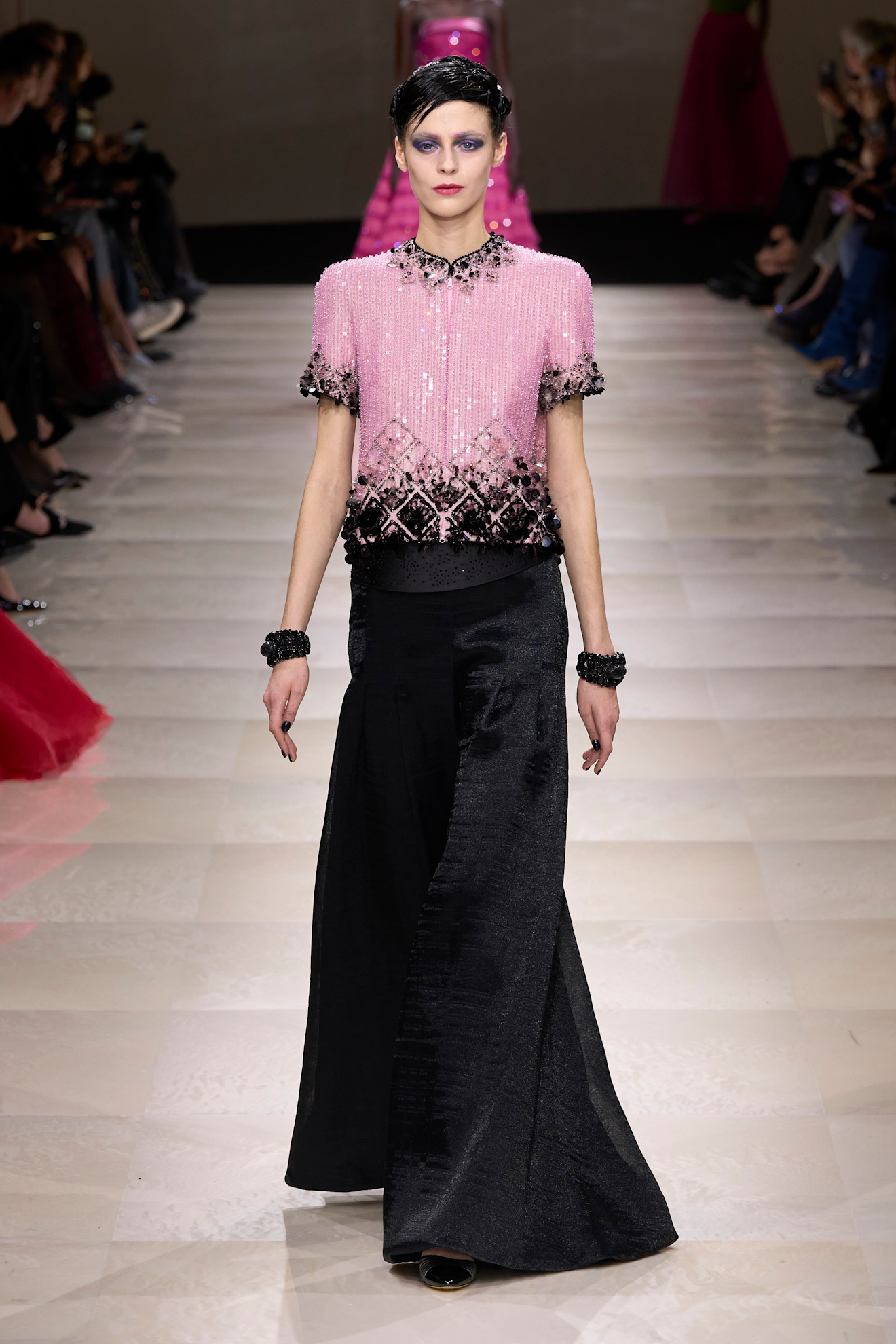 A model wore Kate Hudson's black and pink set on the Armani Priv&amp;eacute; Spring 2024 Couture runway