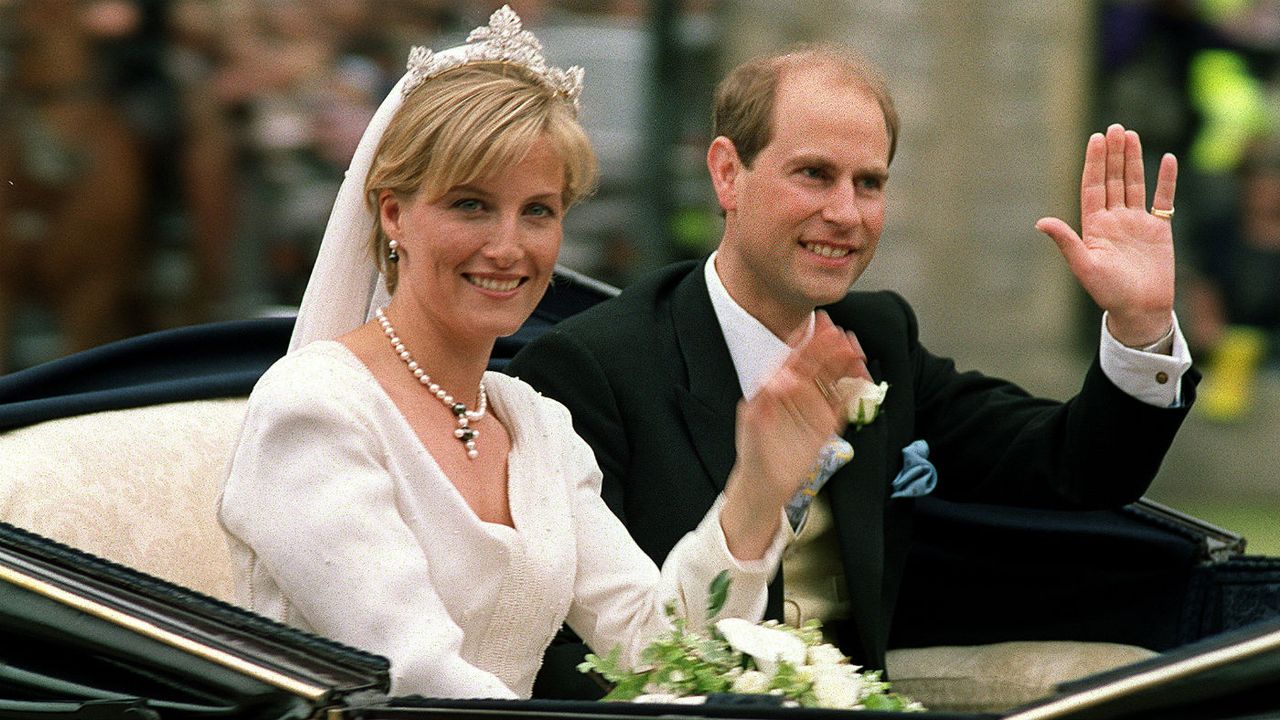 The newly married Prince Edward and Sophie, Countess of Wessex