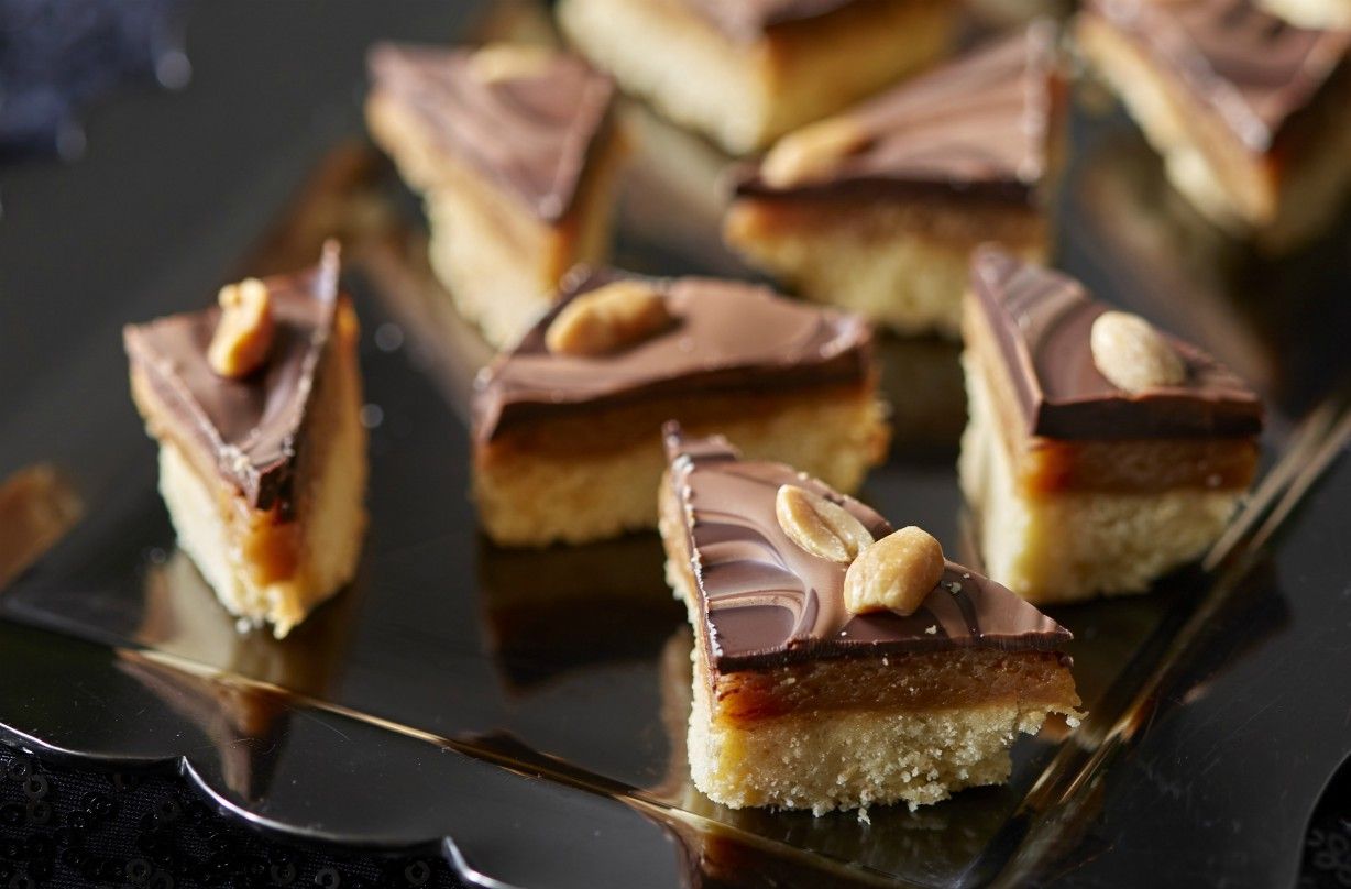 Peanut butter caramel slice