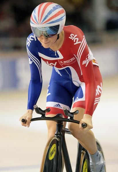 Elizabeth Armitstead (Great Britain) starts the omnium individual pursuit.