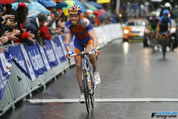 Lars Boom attacks with one lap to go