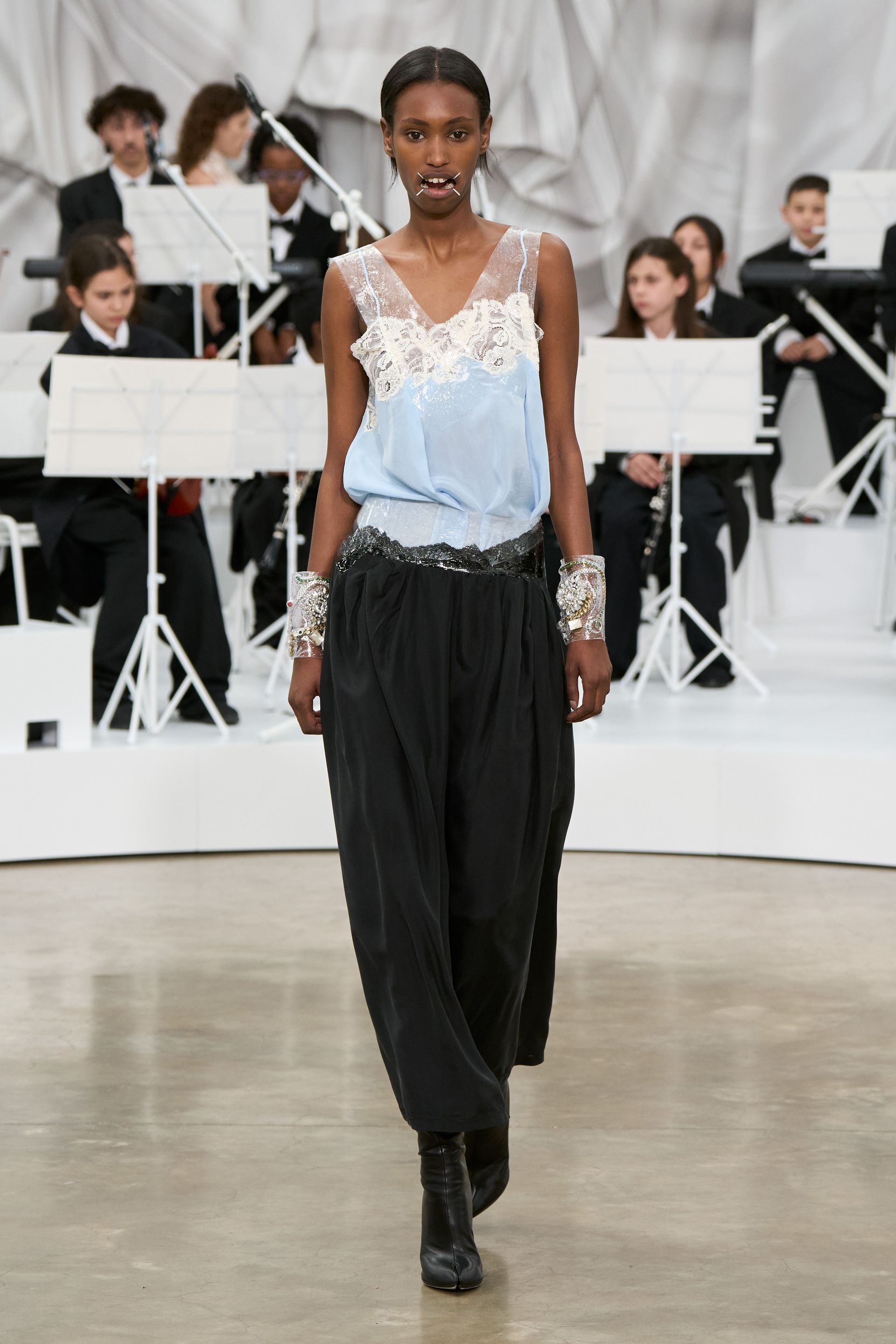 A model at the SS26 Maison Margiela show wearing a four-stitch mouthpiece.