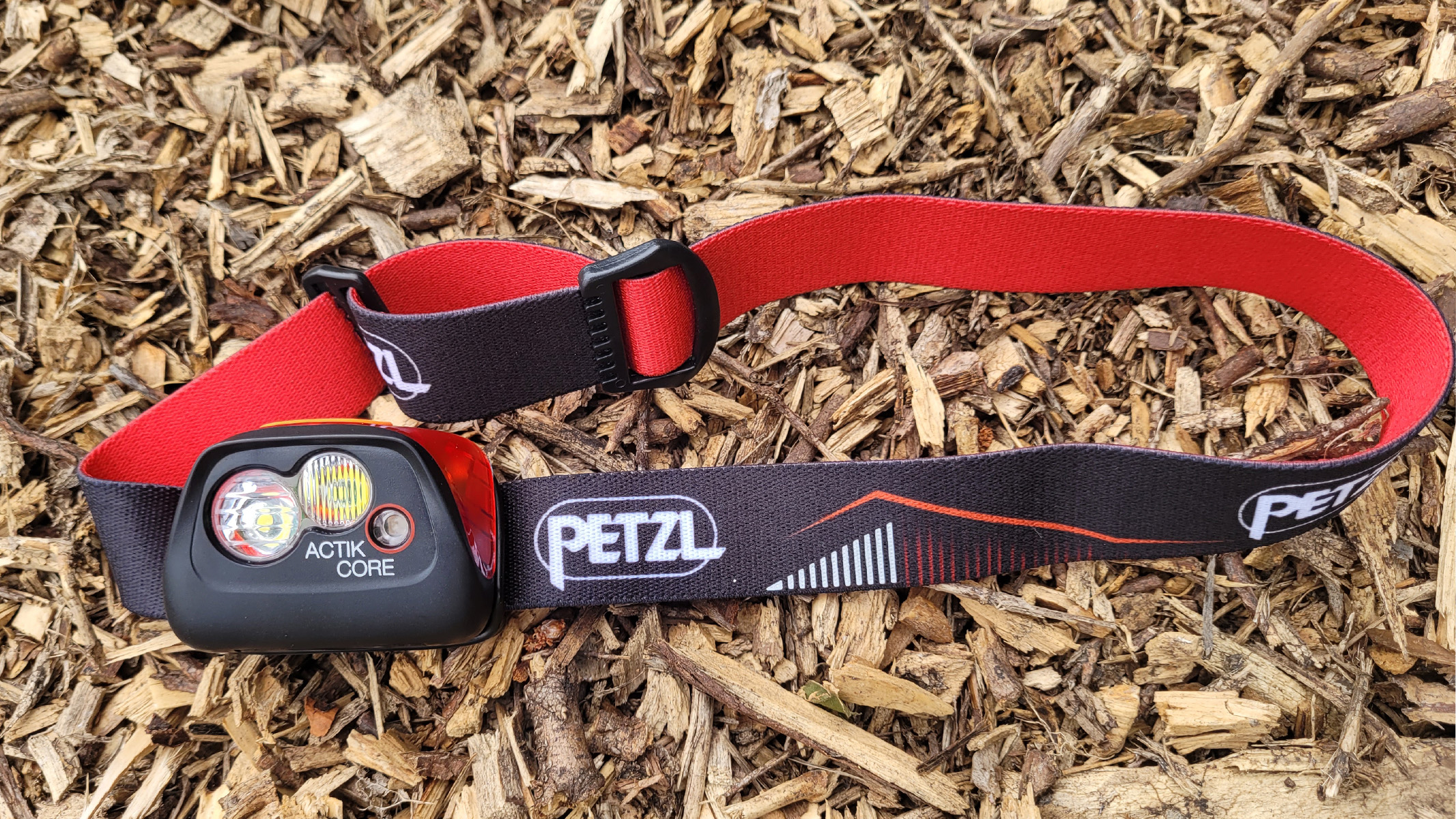 Photo of the Petzl Actik Core showing the reflective strips on the strap