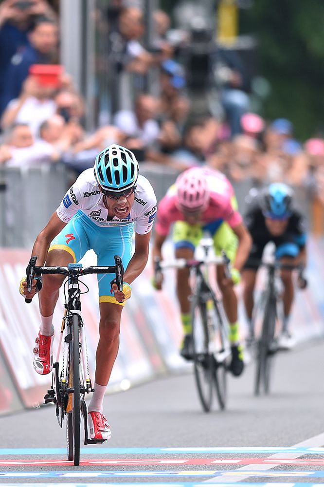 Fabio Aru sprints to fourth and gains one second on Contador and Porte
