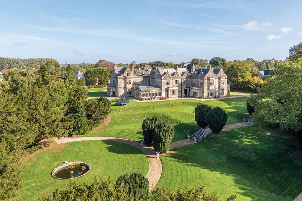 Houses for sale with libraries: Burton Hill, Malmesbury, Wiltshire