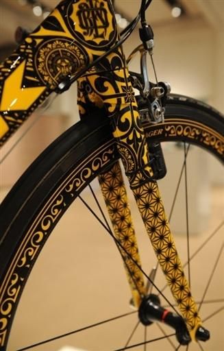 Shepard Fairey: "Hope" bike honouring Barack Obama's presidential campaign and used at Giro d'Italia.