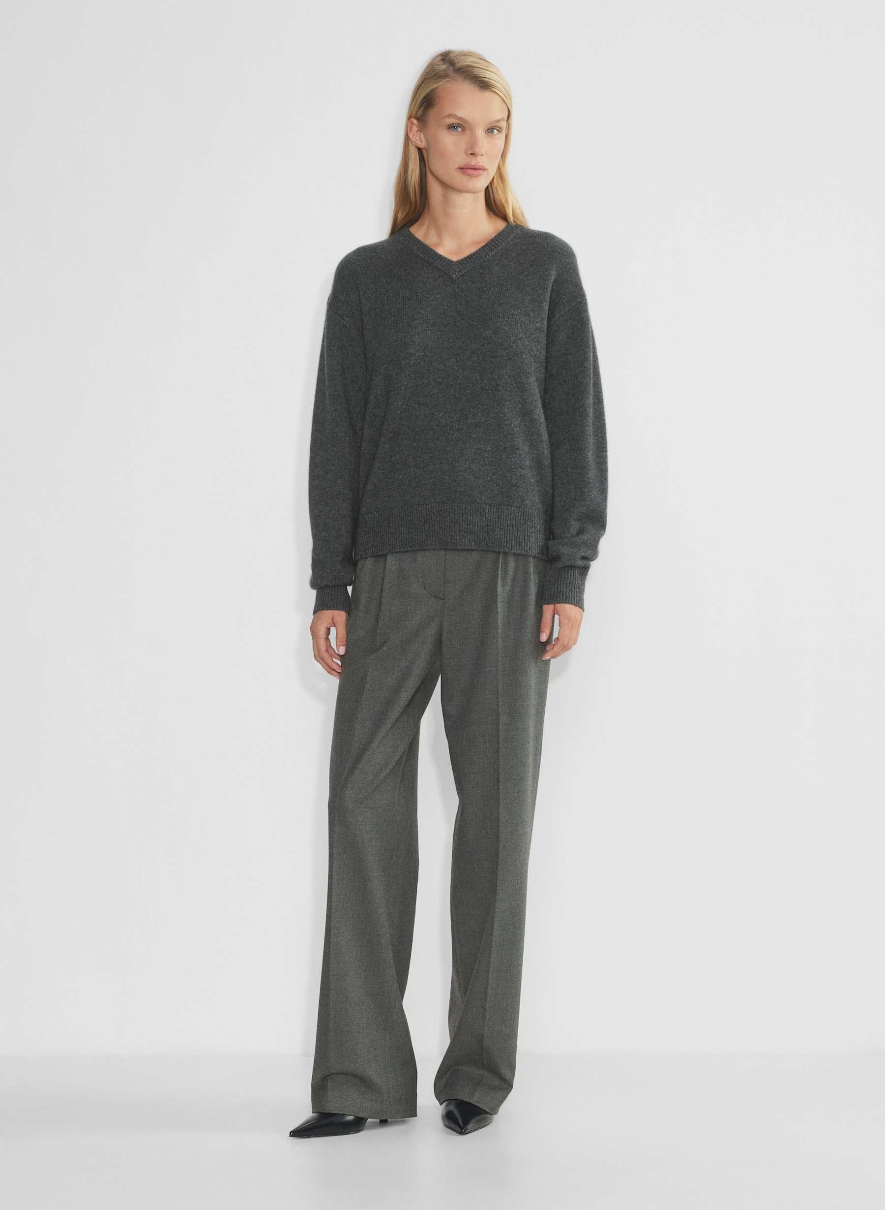 aritzia, Essential Cashmere Relaxed V-Neck Sweater