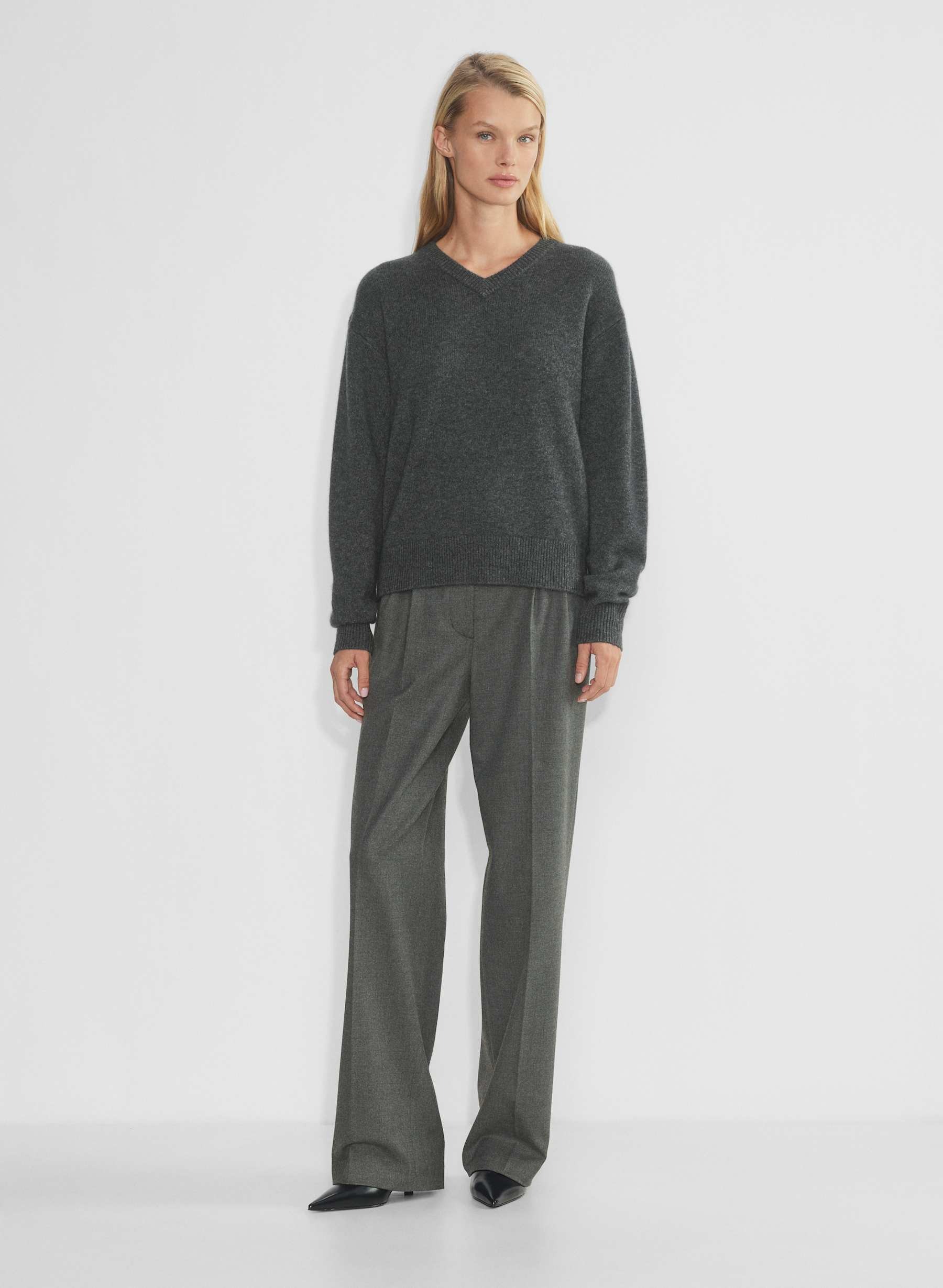 aritzia, Essential Cashmere Relaxed V-Neck Sweater