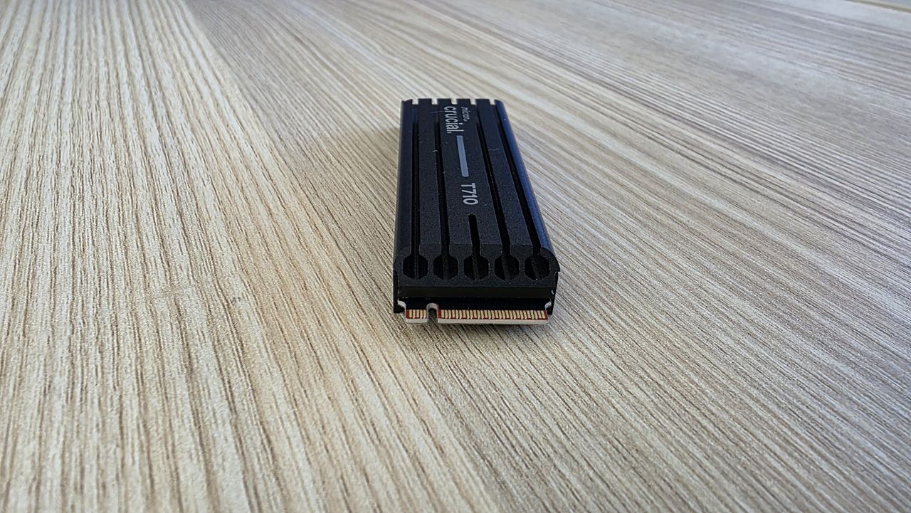 Crucial T710