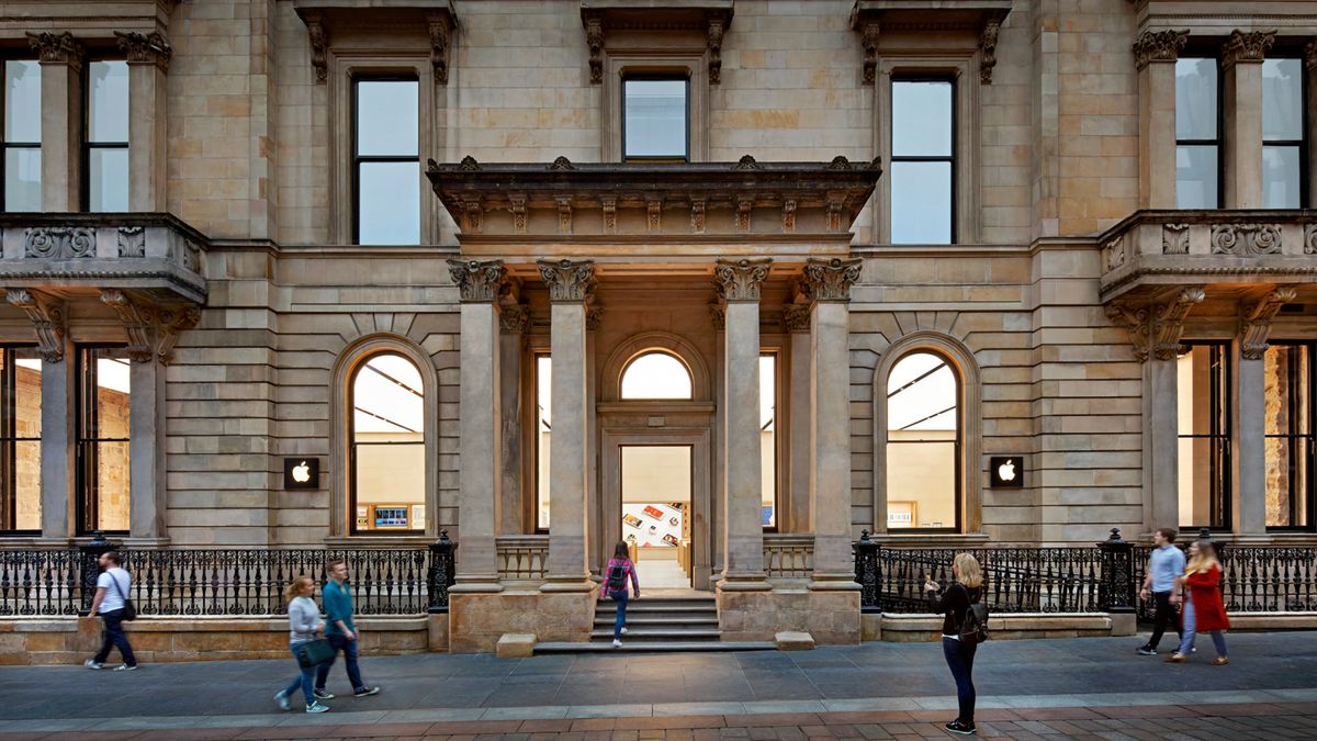 Apple Glasgow on Buchanan Street