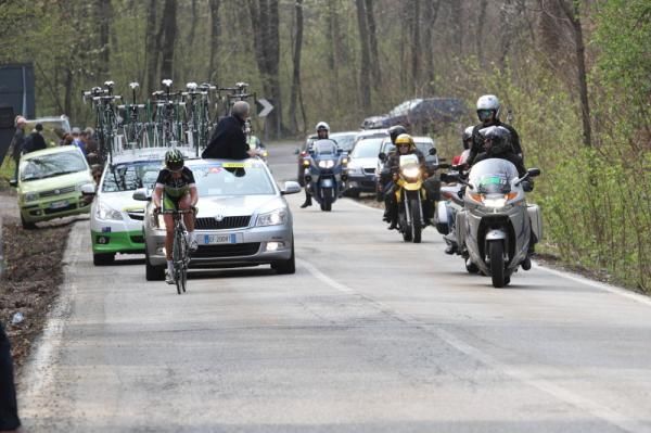 Loes Gunnewijk (GreenEDGE-AIS) was about to be caught on the penultimate climb of Orino