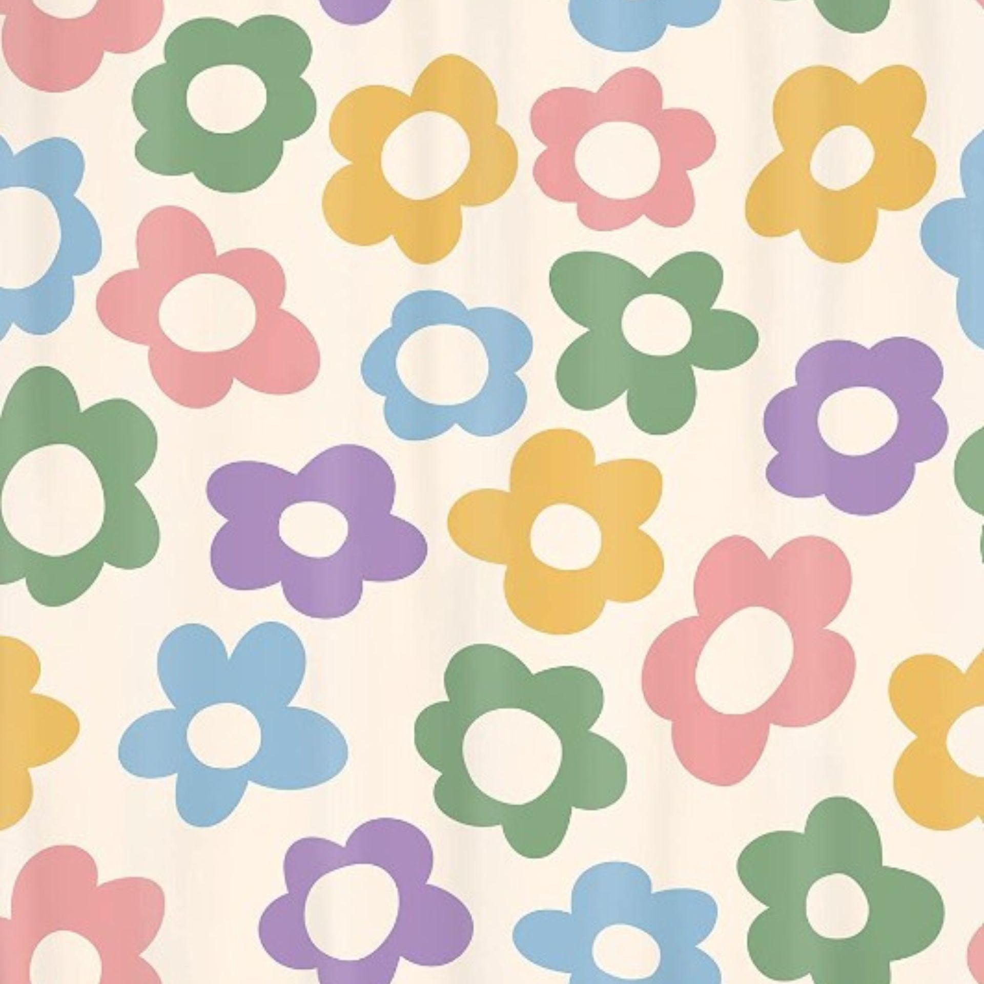 Tirai shower dengan bunga berwarna-warni di atasnya