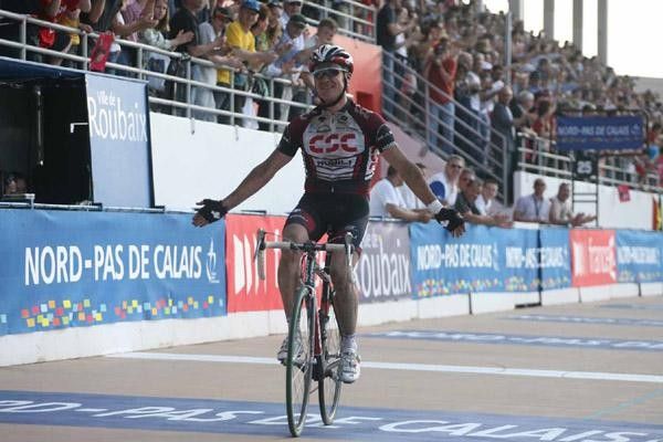 Stuart O'Grady the first Australian to win Paris-Roubaix