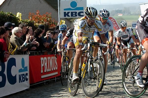 Hincapie close to the top of the Paterberg.