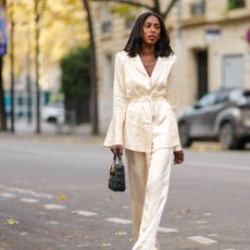 A french woman in Paris, embodying the ultimate French-girl Narciso Rodriguez perfumes