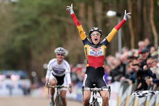 Sanne Cant outsprints Marianne Vos in Lille