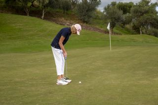 A one-handed putting drill can be used for short, medium and long range putts