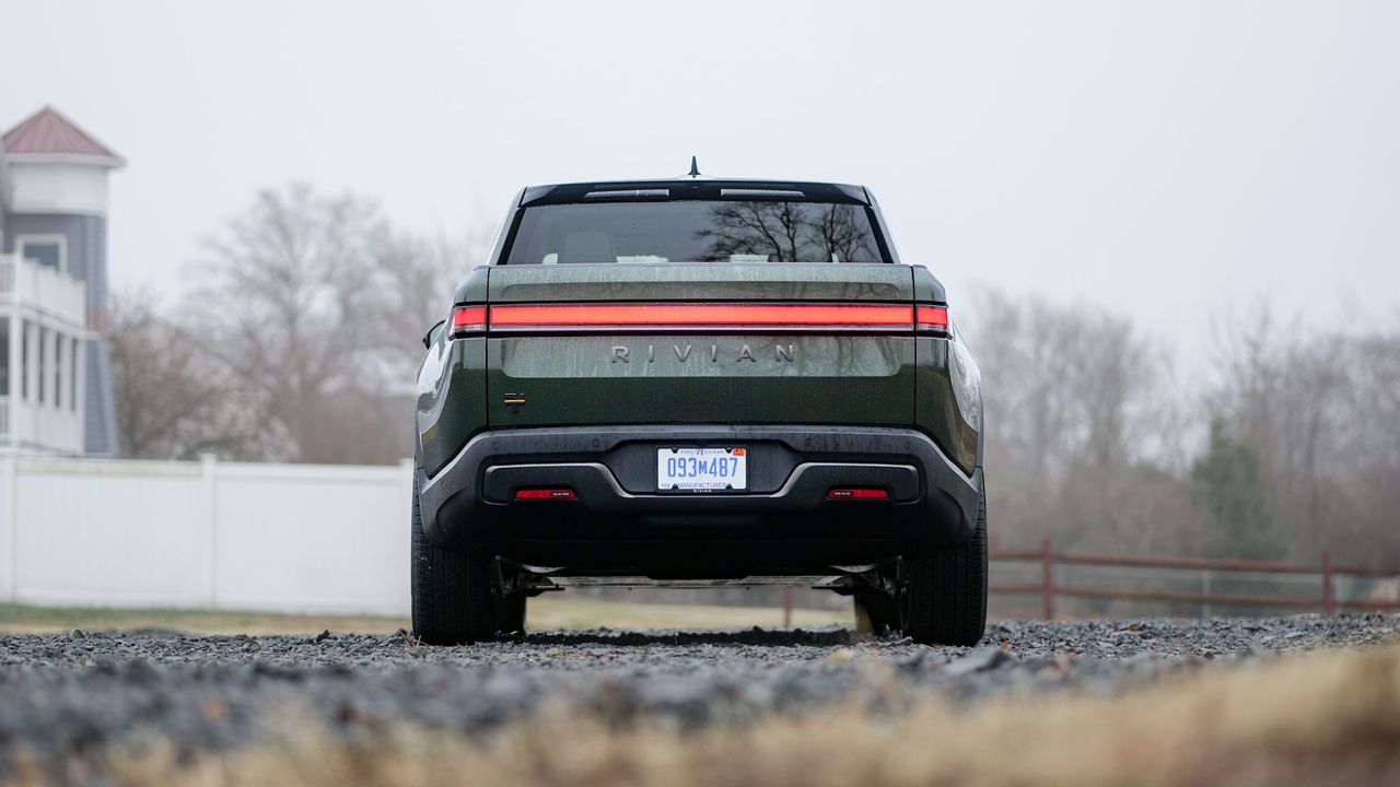 2025 Rivian R1T Tri.