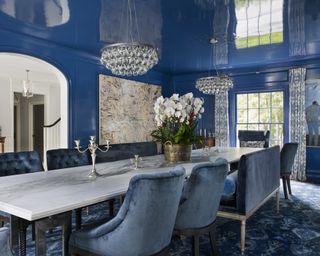 Dining room curtain ideas with blue gloss painted walls and ceiling, white marble table and white curtains with a blue pattern