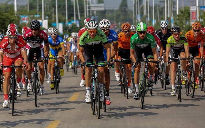 Belkin lead the peloton