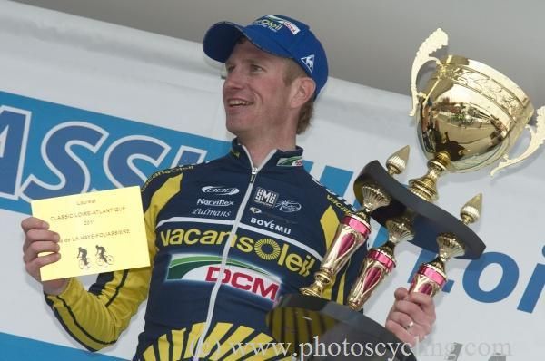 Lieuwe Westra (Vacansoleil - DCM) with the winner's trophy.