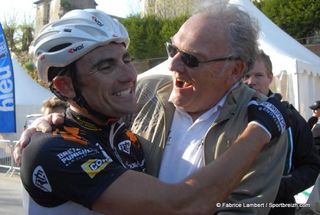Race winner Renaud Dion (Bretagne - Schuller) is congratulated by team manager Joel Blevin.