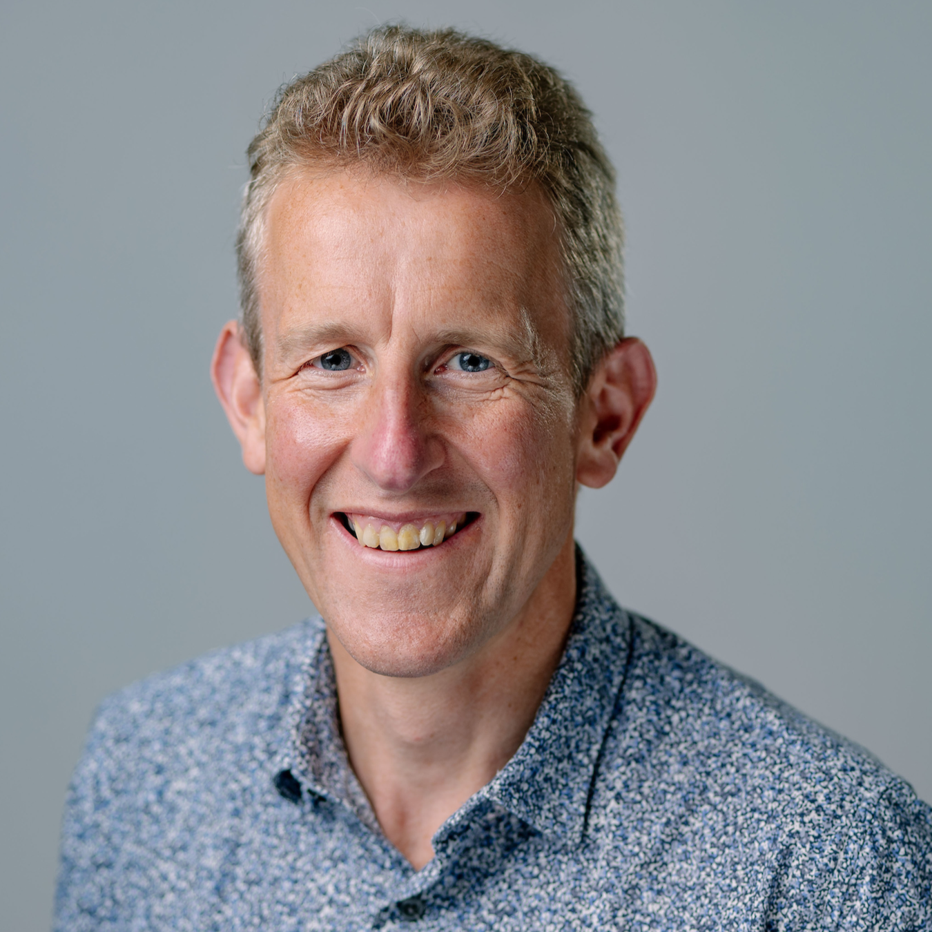 A headshot of Tim Lenton.