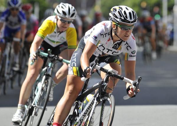 Chloe Hosking leads teammate Judith Arndt (HTC Highroad)