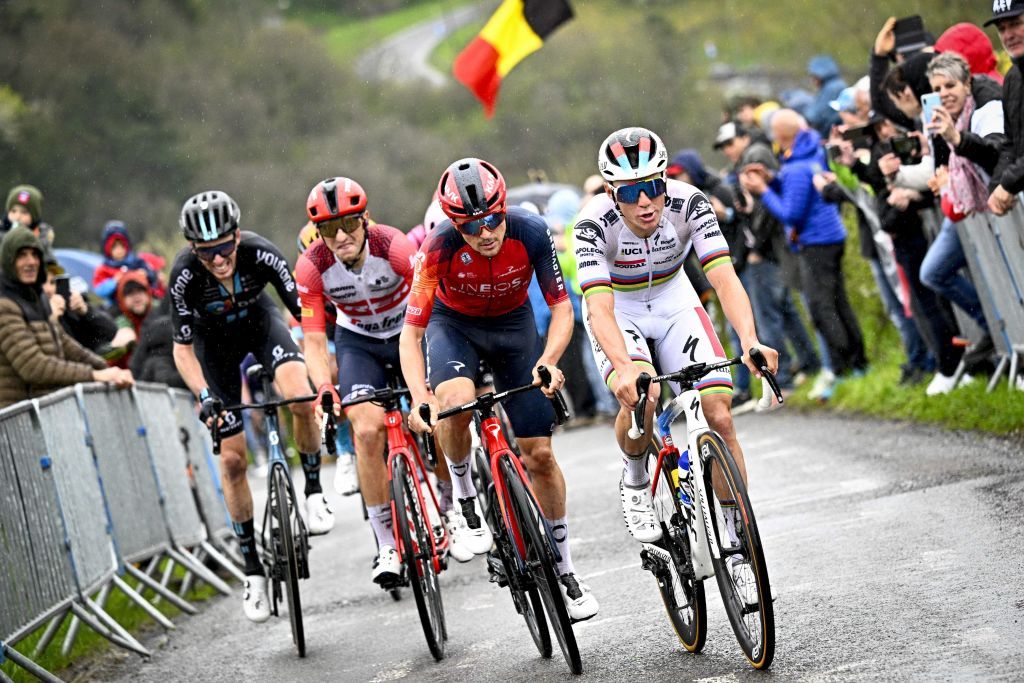 Tom Pidcock measures his efforts against Remco Evenepoel at Liège-Bastogne-Liège