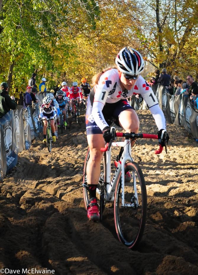 Katie Compton (Trek Cyclocross Collective) pulling away