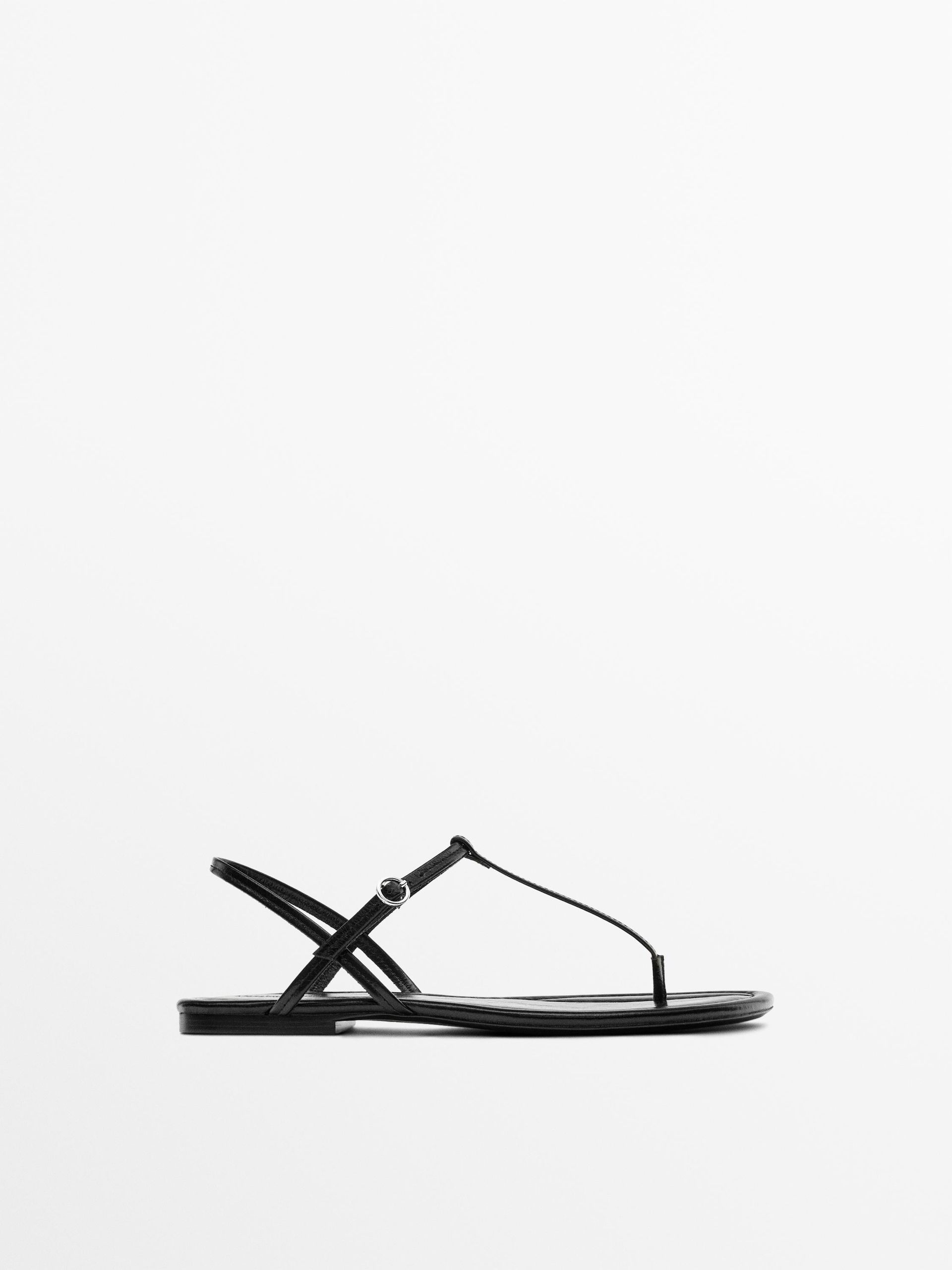 A Massimo Dutti thong sandal.