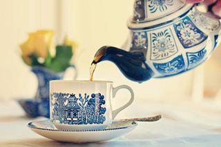 Meghan Markle teacup and saucer-inspired set