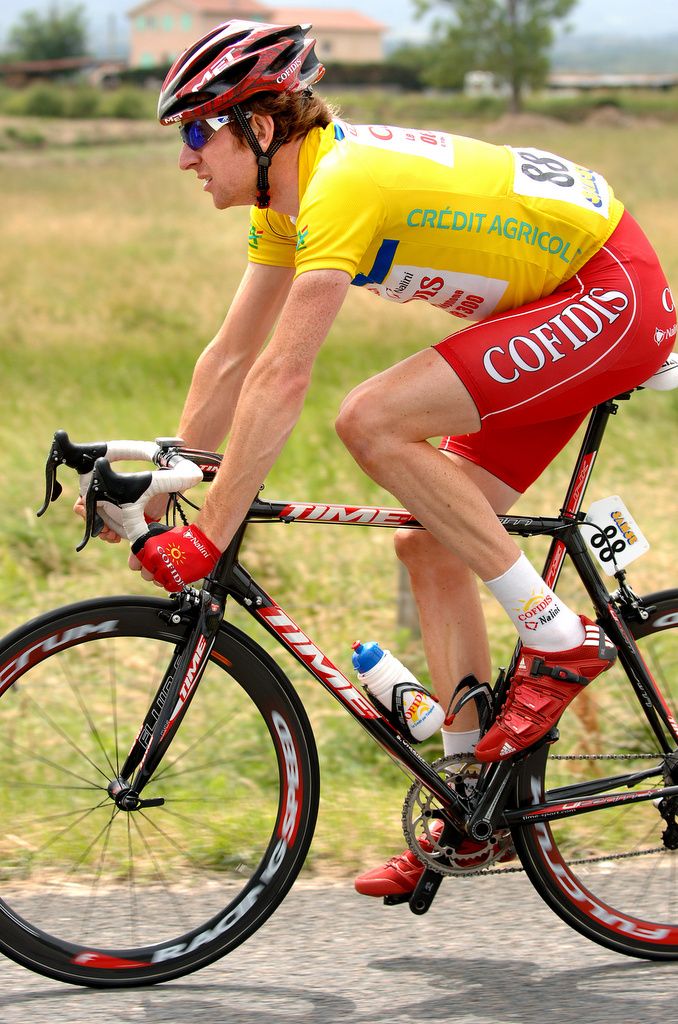 Bradley Wiggins first wore the Dauphine leader's jersey with Cofidis back in 2007