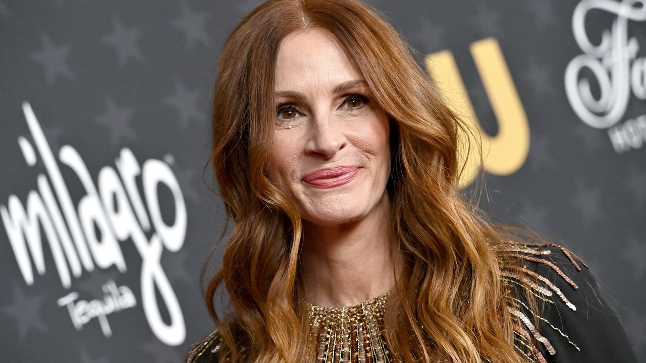 LOS ANGELES, CALIFORNIA - JANUARY 15: Julia Roberts attends the 28th Annual Critics Choice Awards at Fairmont Century Plaza on January 15, 2023 in Los Angeles, California. (Photo by Axelle/Bauer-Griffin/FilmMagic)