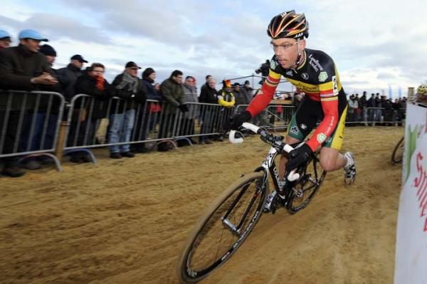 Sven Nys (Landbouwcredit-Colnago) would finish sixth