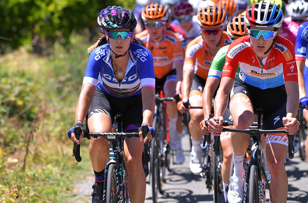 The peloton at stage 2 at the Giro Rosa