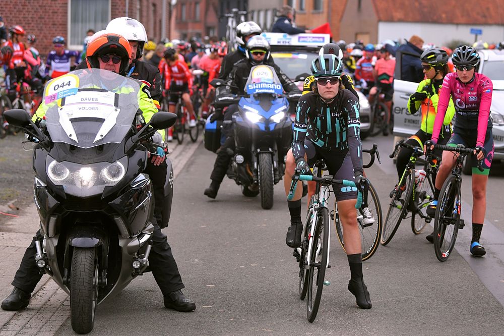 The women's race in neutralized at Omloop Het Nieuwsblad - Leah Thomas (Bigla)