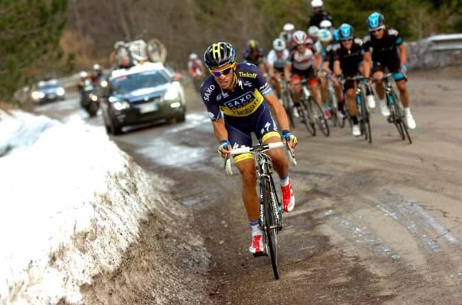 Alberto Contador (Saxo-Tinkoff) attacks on Prati di Tivo.